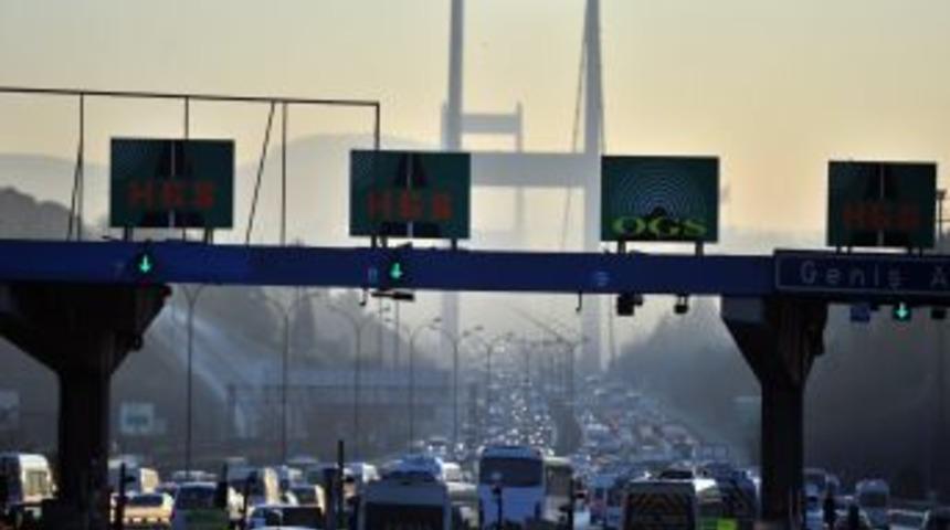 "Araba S&uuml;rmek I&ccedil;in Yaz Tatilini Bekleyen S&uuml;r&uuml;c&uuml;ler, Tehlike Oluşturuyor"