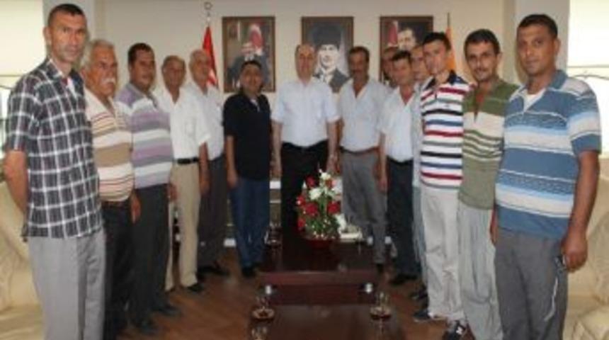 Sal&ccedil;alık Biber Satıcıları Sorunlarına Ak Parti&rsquo;de &Ccedil;are Aradı