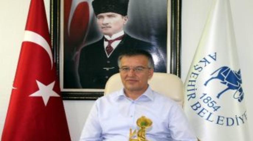 Sanat&ccedil;ılar &ldquo;altın Eşek&rdquo; &Ouml;d&uuml;l&uuml; İ&ccedil;in Bir Araya Geliyor