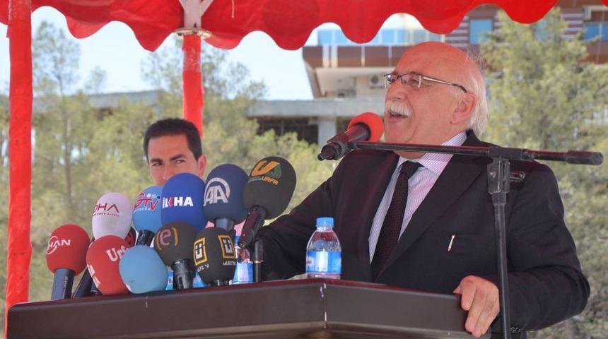 "Aklını Molotof I&ccedil;in Değil, Akıllı Telefon &Uuml;retmeye Kullanan Gen&ccedil;lik Istiyoruz"