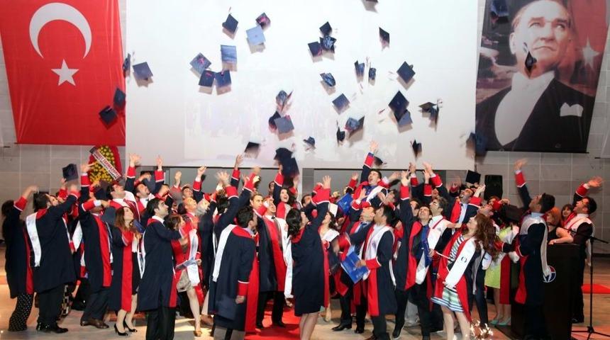 Gaziantep &Uuml;niversitesi 90 Tıp Mezunu Verdi