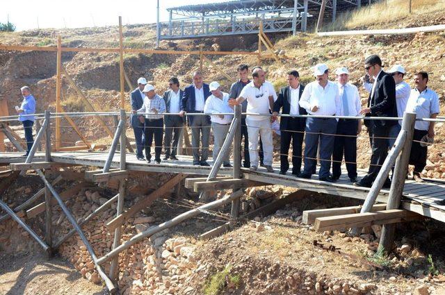 Bakan Çelik: Lice Olayları Barışa Engel Olamaz