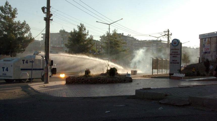 Diyarbakır'da BDP Y&uuml;r&uuml;y&uuml;ş&uuml;nde Olaylar &Ccedil;ıktı