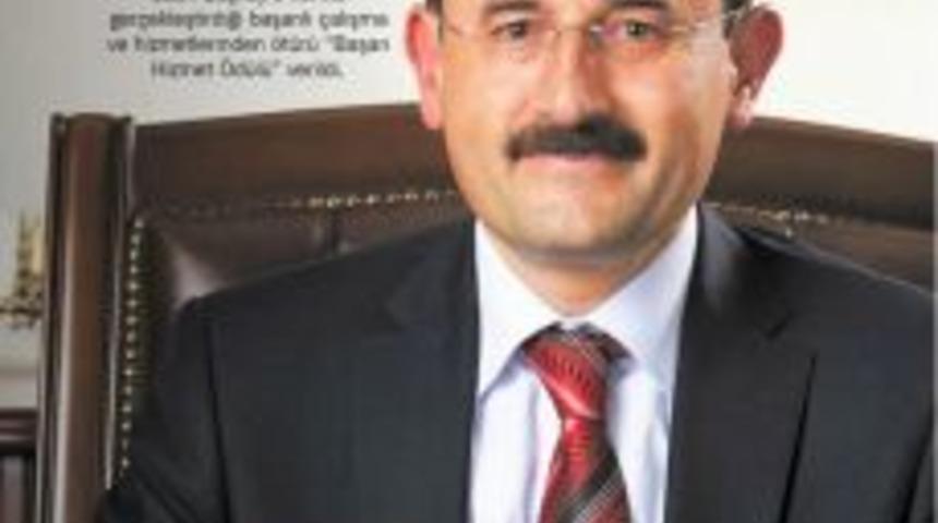 T&uuml;rkiye Life Dergisi Vali  Başk&ouml;y'e takdim ettiği &ouml;d&uuml;l&uuml; haberleştirdi.