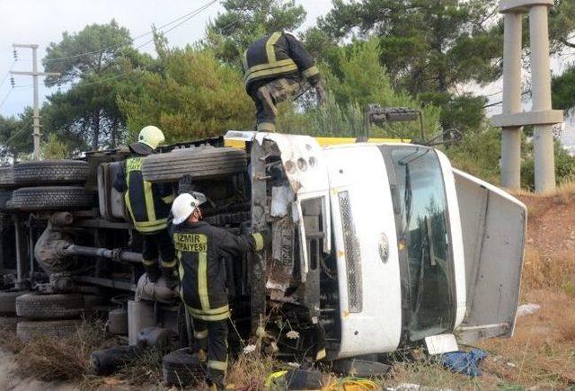 İzmir’de Trafik Kazası : 1 Ölü , 1 Yaralı