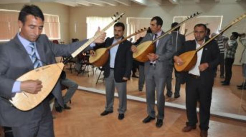 Karslı &Acirc;şıklar akademisyen oldular