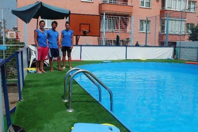 Basketbol Sahaları &Ccedil;ocuklara Y&uuml;zme Havuzu Oldu 3