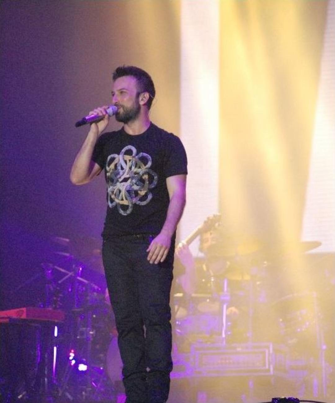 Tarkan&rsquo;a &ldquo;sevgi, Barışi Dostluk&rdquo; &Ouml;d&uuml;l&uuml;