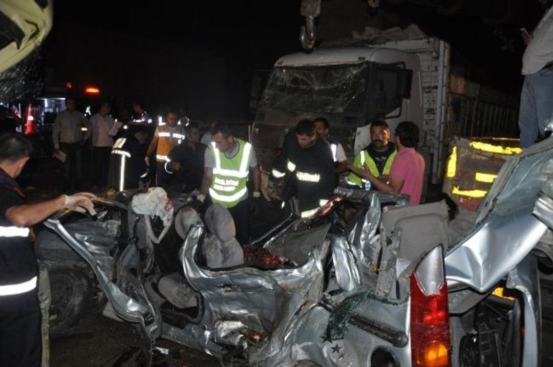 Oylat Kavşağı&rsquo;nda korkun&ccedil; kaza : 3 &ouml;l&uuml;, 2 yaralı