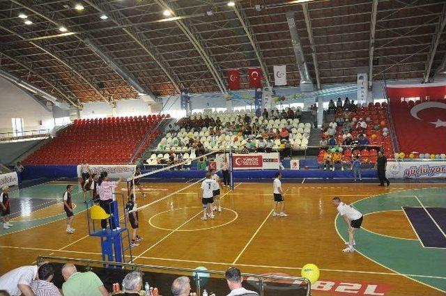 Manisa'da Kurumlar Arası Voleybol Turnuvasının Şampiyonu İmbat Oldu