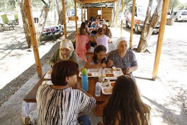 Kadınlar Denizde Cankurtaran Nöbette