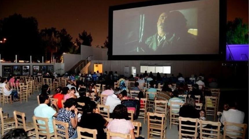 Adanalıların Yazlık Sinema Keyfi