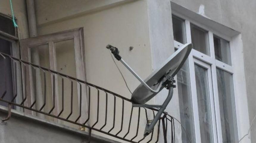 Balkondan D&uuml;şen Kadını &Ccedil;anak Anten Kurtardı