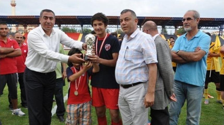 D&uuml;zce 18 Temmuz Stadyumu Olumlu Not Aldı