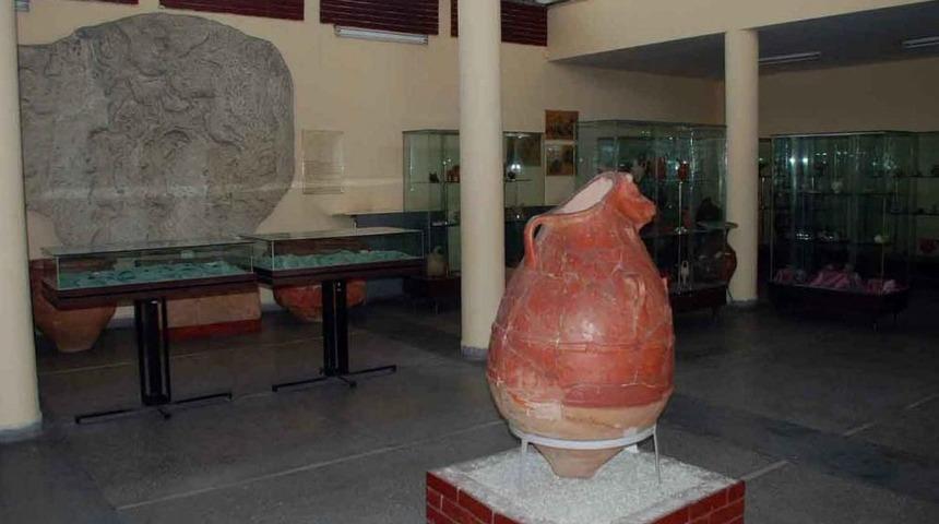 Tarihi Eserler Toprağına D&ouml;n&uuml;yor