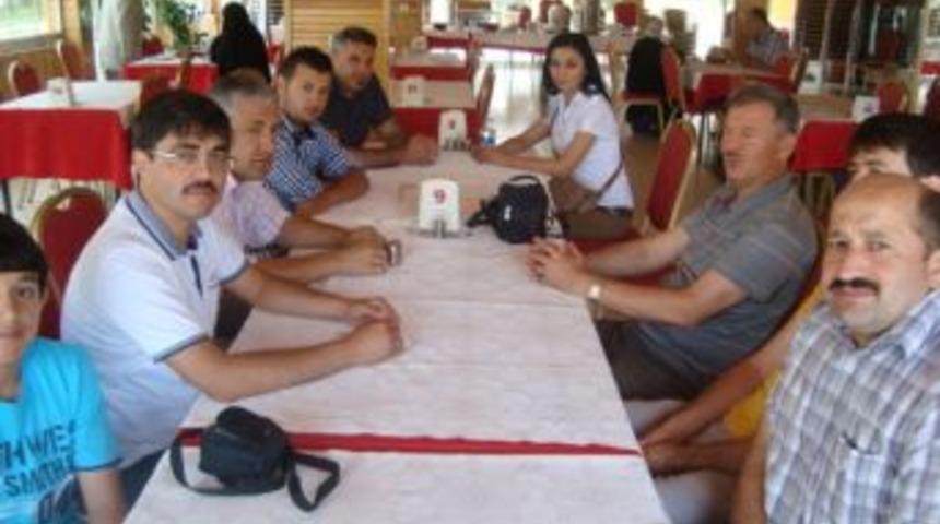 Simav &Ouml;ğretmenler Yardımlaşma Derneği Basına Kahvaltı Verdi