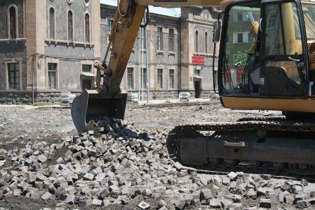 Kars Cumhuriyet Meydanı Adına Yakışır Hale Getirilecek 3
