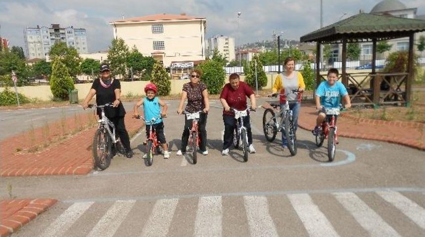 Bisikleti Alan, Bisiklet Merkezine Koştu