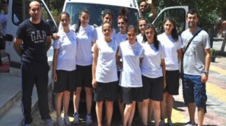 Bayan Voleybolcular Finalde Kaybetti