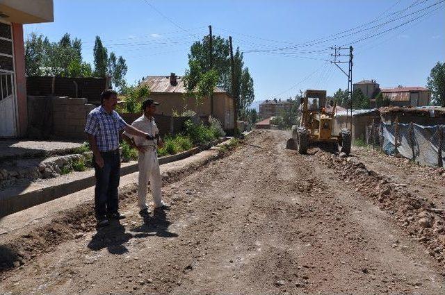 Y&uuml;ksekova&rsquo;da Kilitli Parke Taşı D&ouml;şeme &Ccedil;alışmaları 1
