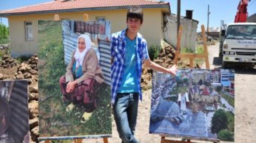 &Ouml;ğrencilerin &Ccedil;ektiği Fotoğraflar K&ouml;y Meydanında Sergilendi
