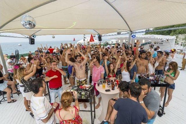 Konyaaltı&rsquo;nda Plaj Partısı 1