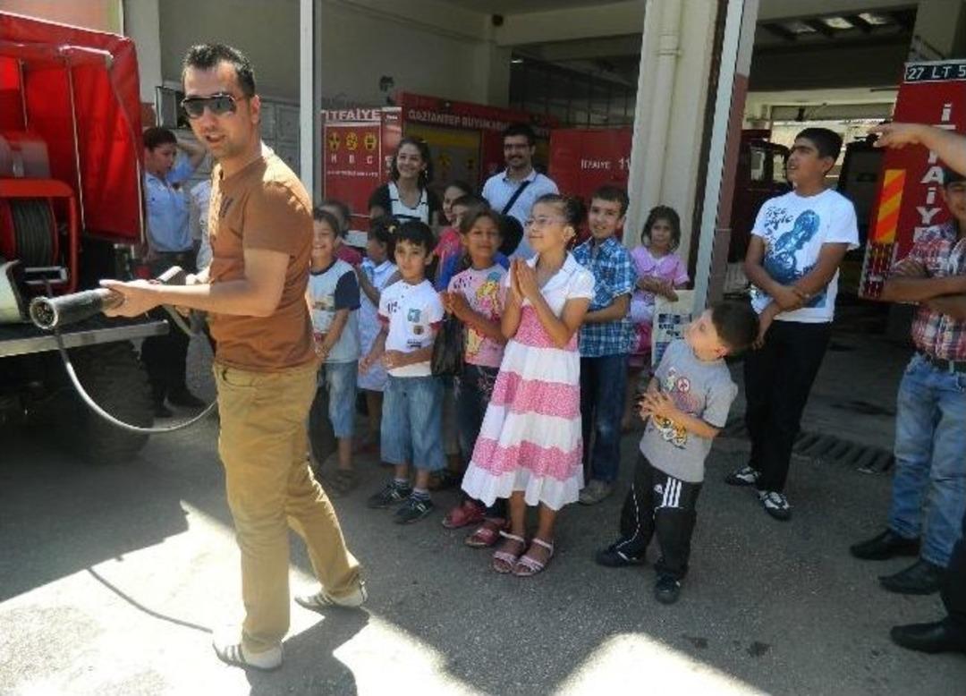 İşitme Engelli &Ccedil;ocuklar İtfaiyeci Oldu