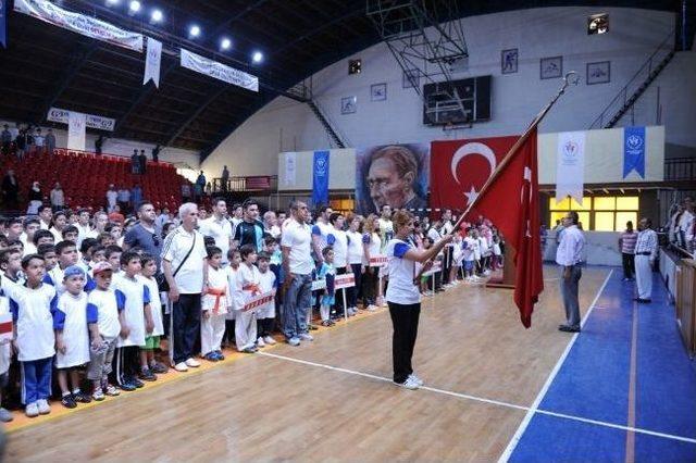 Kütahya'da Yaz Spor Okulları Açıldı