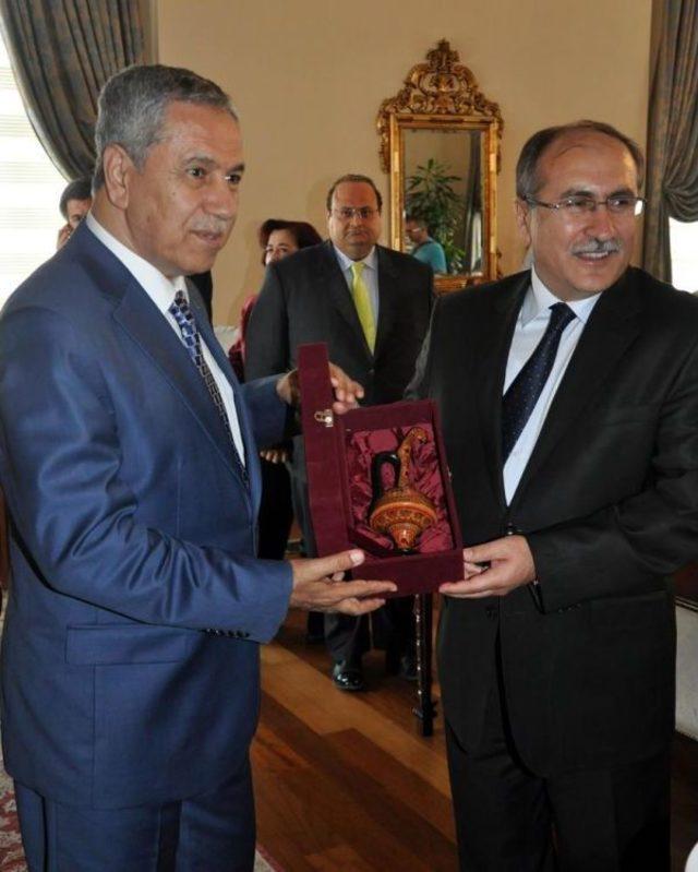 Başbakan Yardımcısı Arınç Manisa da 2