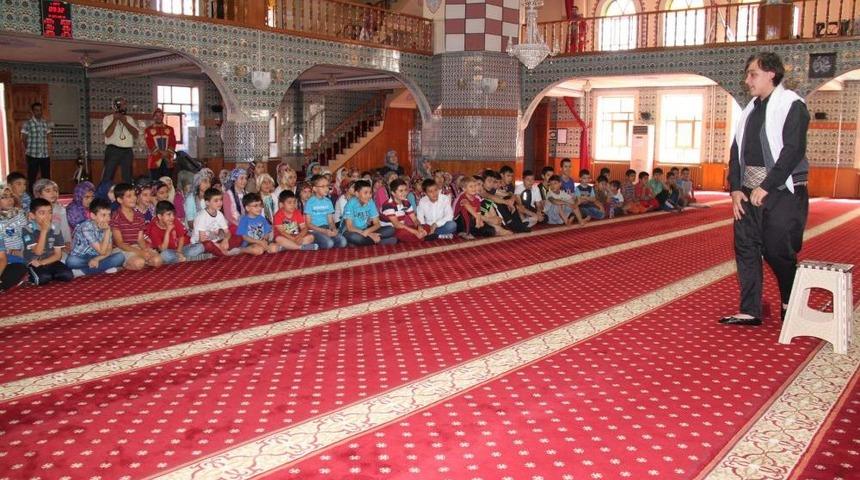 Geleneksel Tiyatro Oyunları Camide Çocuklarla Buluştu