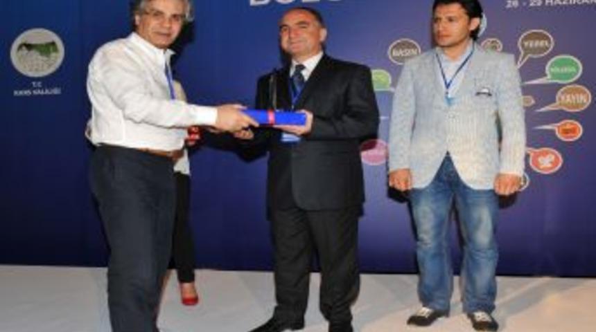 Gazeteci Mustafa &Ouml;zke, 11. &Ouml;d&uuml;l&uuml;n&uuml; Kars&rsquo;ta Aldı