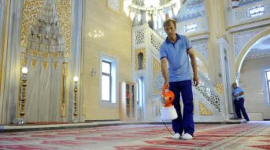 Camiler, Ramazan&rsquo;a G&uuml;l Kokusuyla Hazırlandı