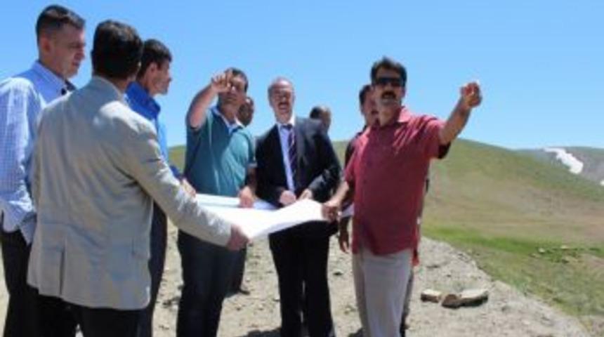 Vali B&uuml;y&uuml;kersoy, K&ouml;y Yollarını Inceledi