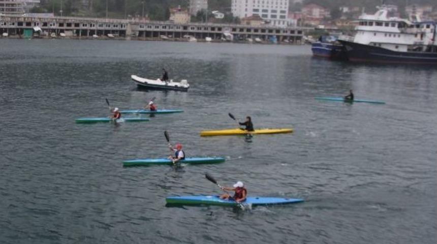 Rize&rsquo;de Denizcilik Ve Kabotaj Bayramı Yağmur Altında Kutlandı