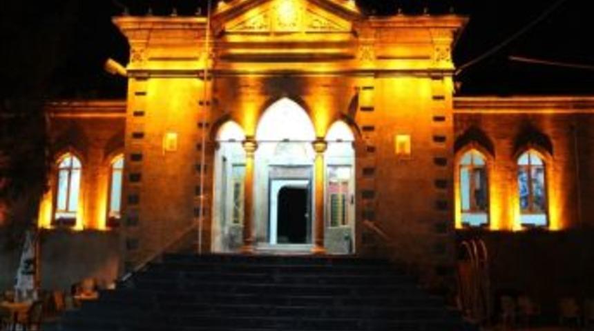 Niğde &Ouml;ğretmenevi Işıklandırıldı