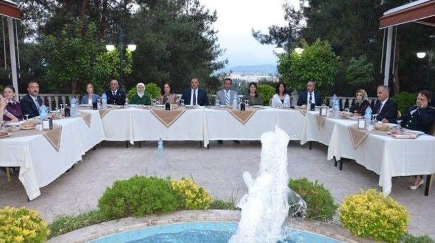 Sakarya Emniyetinde Terfi Eden 19 Personel İ&ccedil;in Yemek Verildi