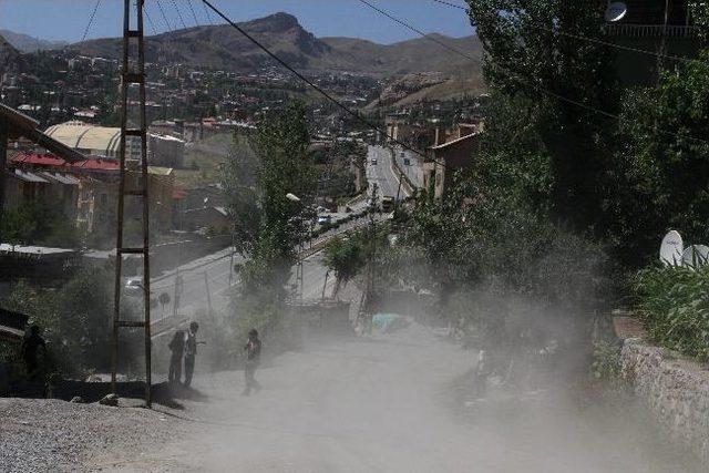 Mahalle Sakinleri Parke Taşı İstiyor