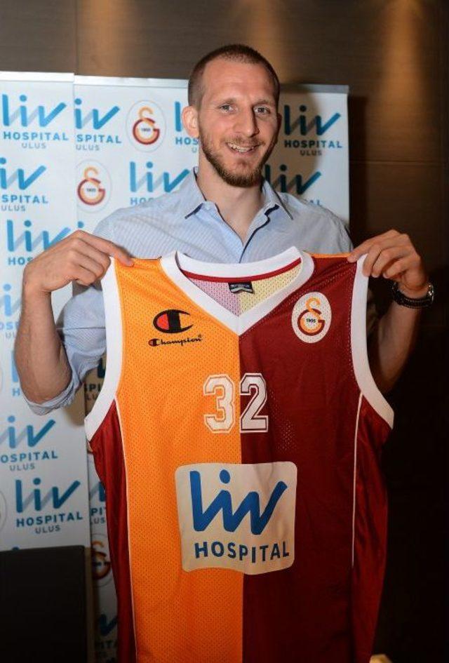 Galatasaray, Sinan G&uuml;ler i Renklerine Bağladı 1