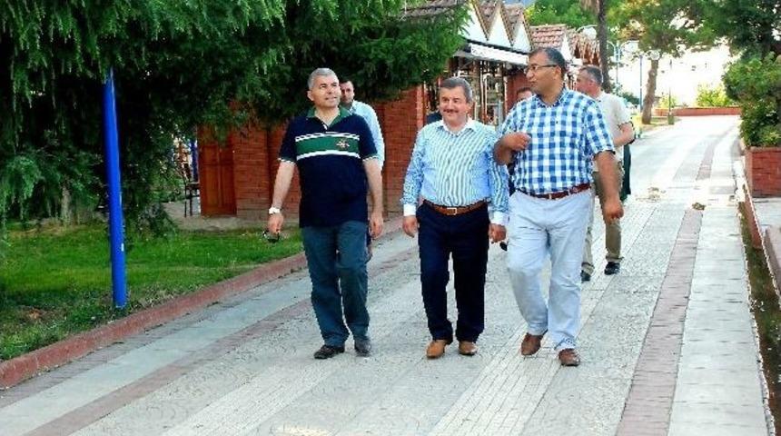 Vali &Ccedil;ift&ccedil;i'den Fatsa Sahiline &Ouml;vg&uuml;