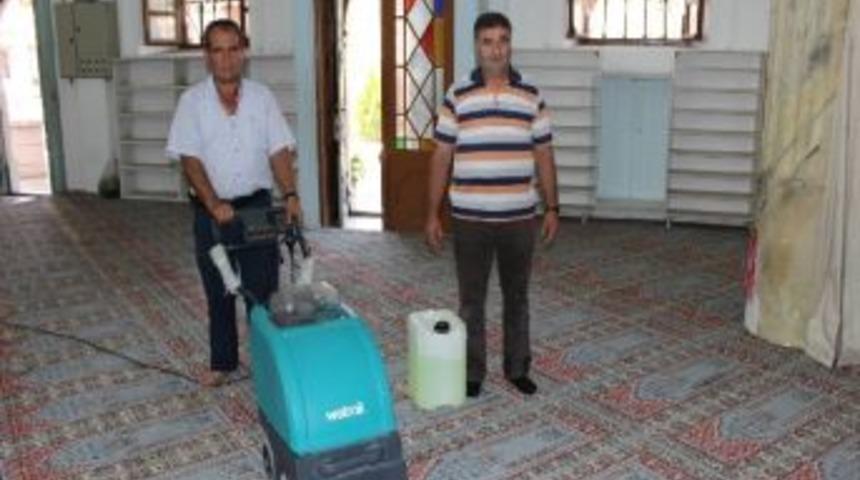 Ayvalık Belediyesi&rsquo;nden Ramazan Ayı &Ouml;ncesinde Cami Temizliği