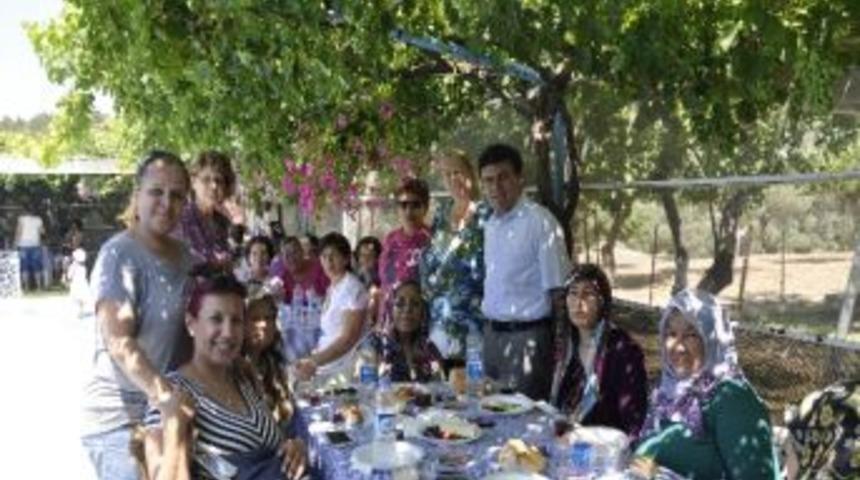 Chp&rsquo;li Kadınlar &Ccedil;apaklı Kadınlarla Buluştu