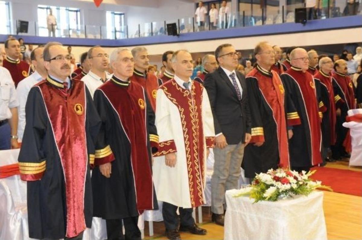 Tıp Fak&uuml;ltesi 105 Mezun Verdi