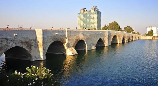 Adana daki Tarihi Taşk&ouml;pr&uuml; Işıklandırılıyor 1