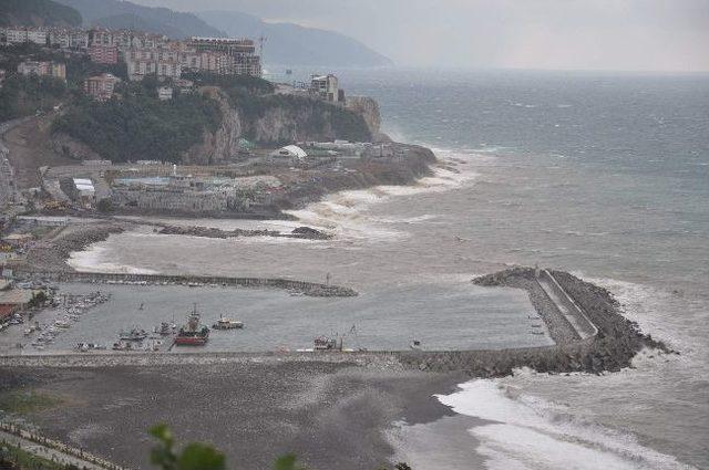 Zonguldak’ta Etkili Yağmur Ve Fırtına