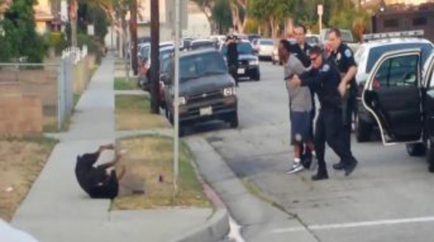 Sahibini Korumak Isteyen K&ouml;pek Polis Kurşunlarına Hedef Oldu