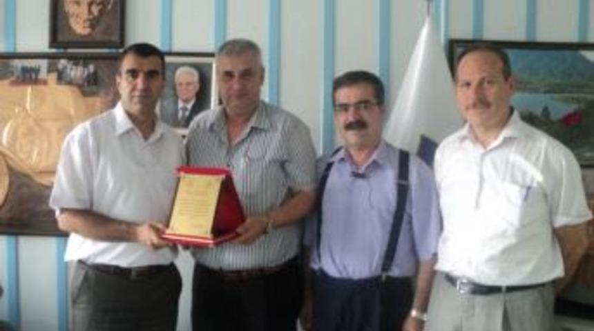 &Ouml;demiş Hem&rsquo;den Şof&ouml;rler Odası&rsquo;na Plaketli Teşekk&uuml;r