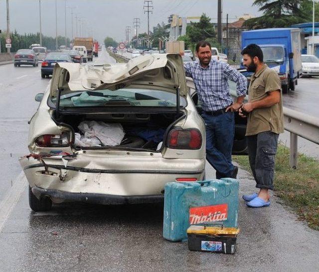 Minibüsle Otomobil Çarpıştı: 1 Yaralı 1
