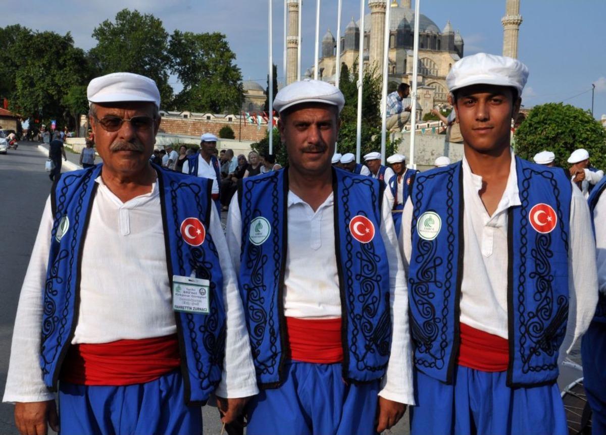 Kırkpınar'da &Uuml;&ccedil; Kuşak Bir Arada Davul Zurna &Ccedil;alışıyor
