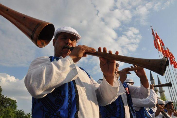 Зурна музыкальный. Зурна карнай. Зурна Башкирский музыкальный инструмент. Кумыки зурна. Сорнай Башкирский музыкальный инструмент.