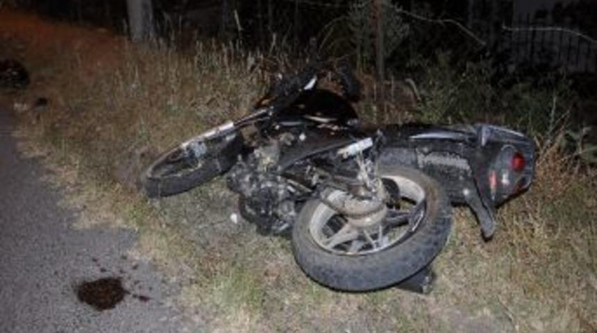 Fo&ccedil;a'da Motosiklet Kazası: 2 Yaralı